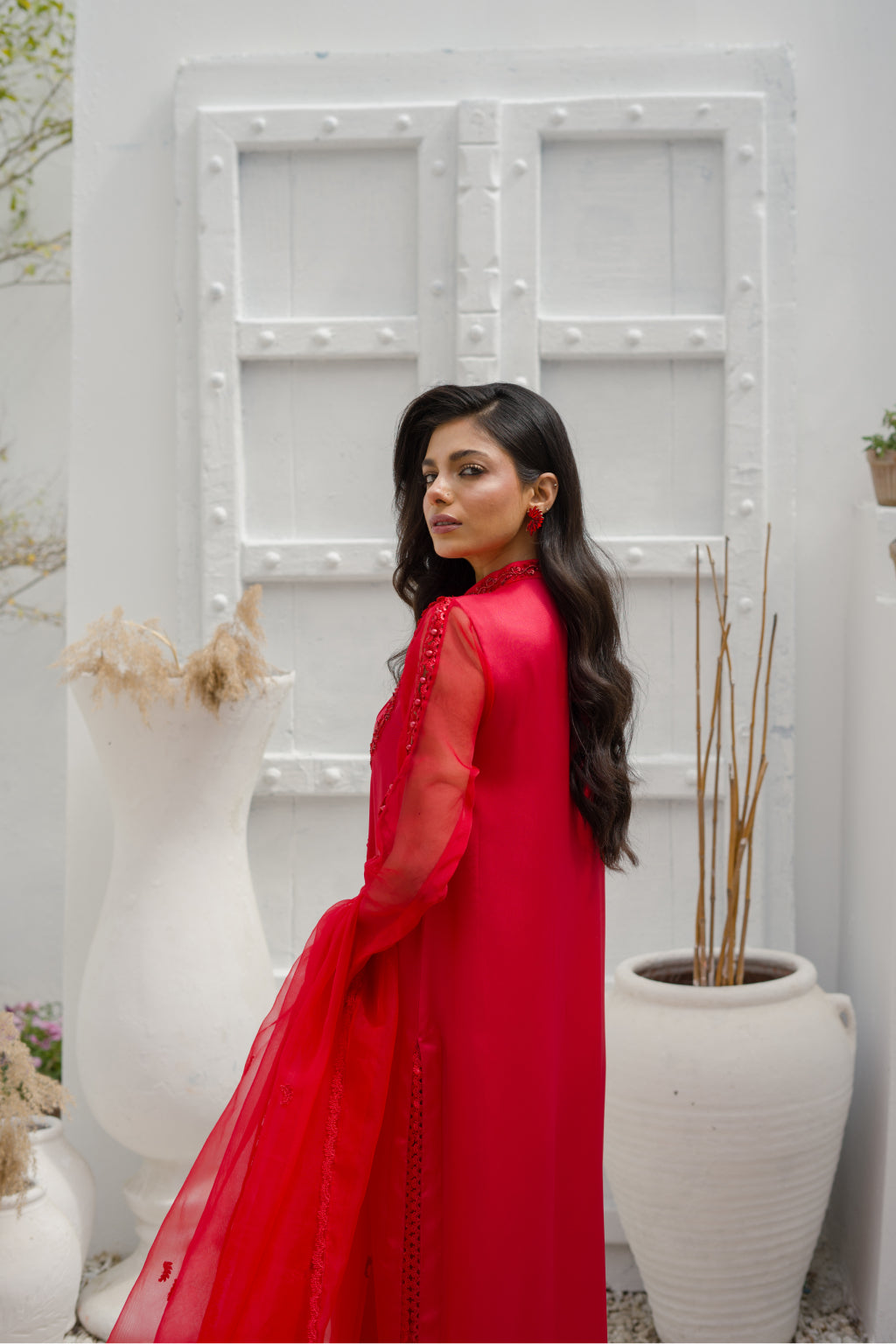 Chemise en soie brodée rouge Lalin avec pantalon