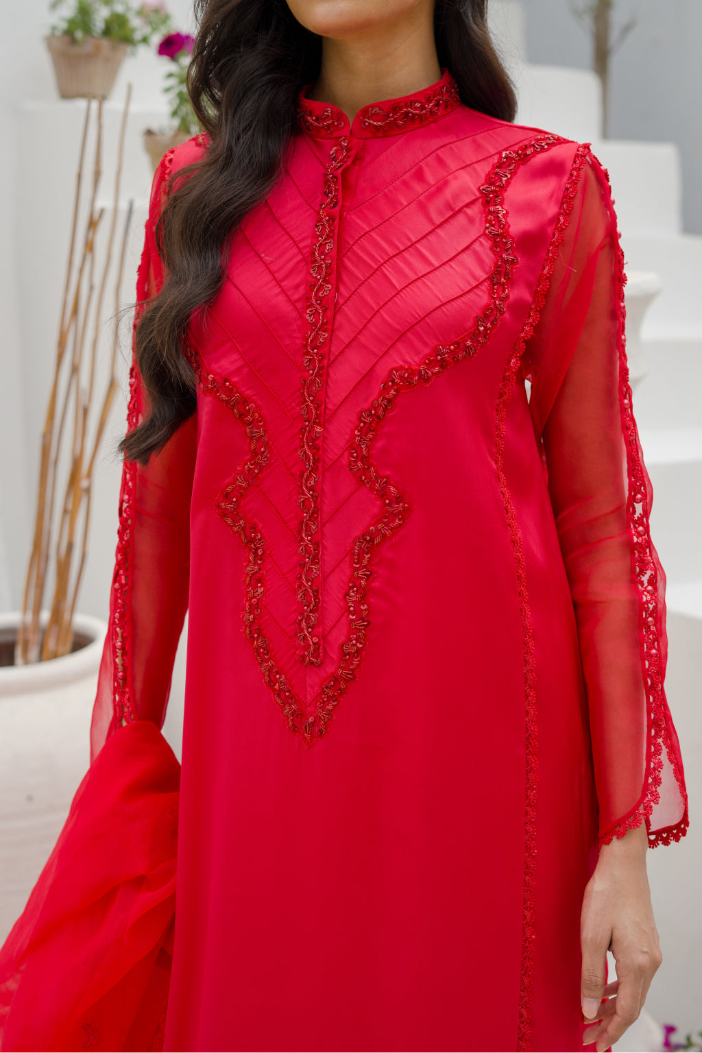 Chemise en soie brodée rouge Lalin avec pantalon