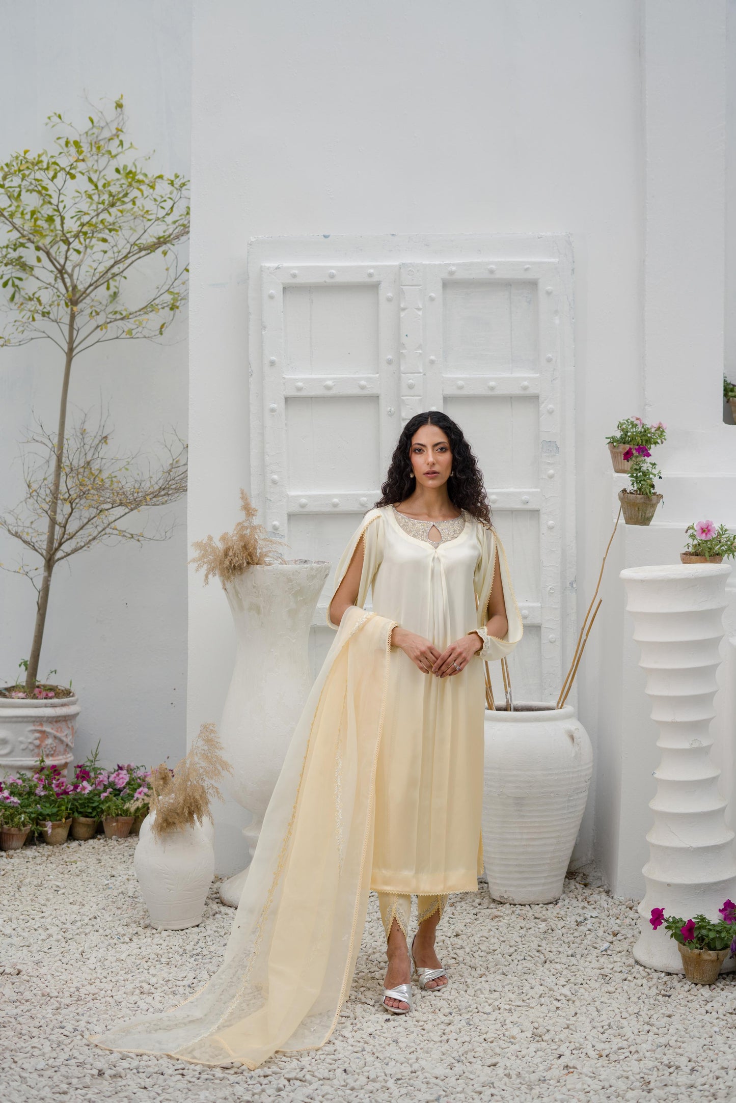 Chemise en soie brodée jaune Luna Daisy avec pantalon