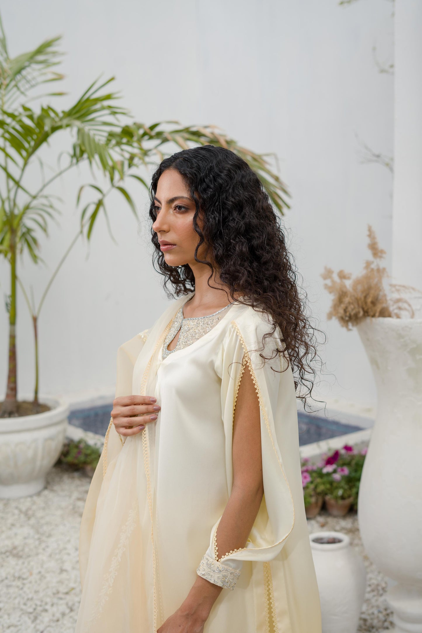 Chemise en soie brodée jaune Luna Daisy avec pantalon