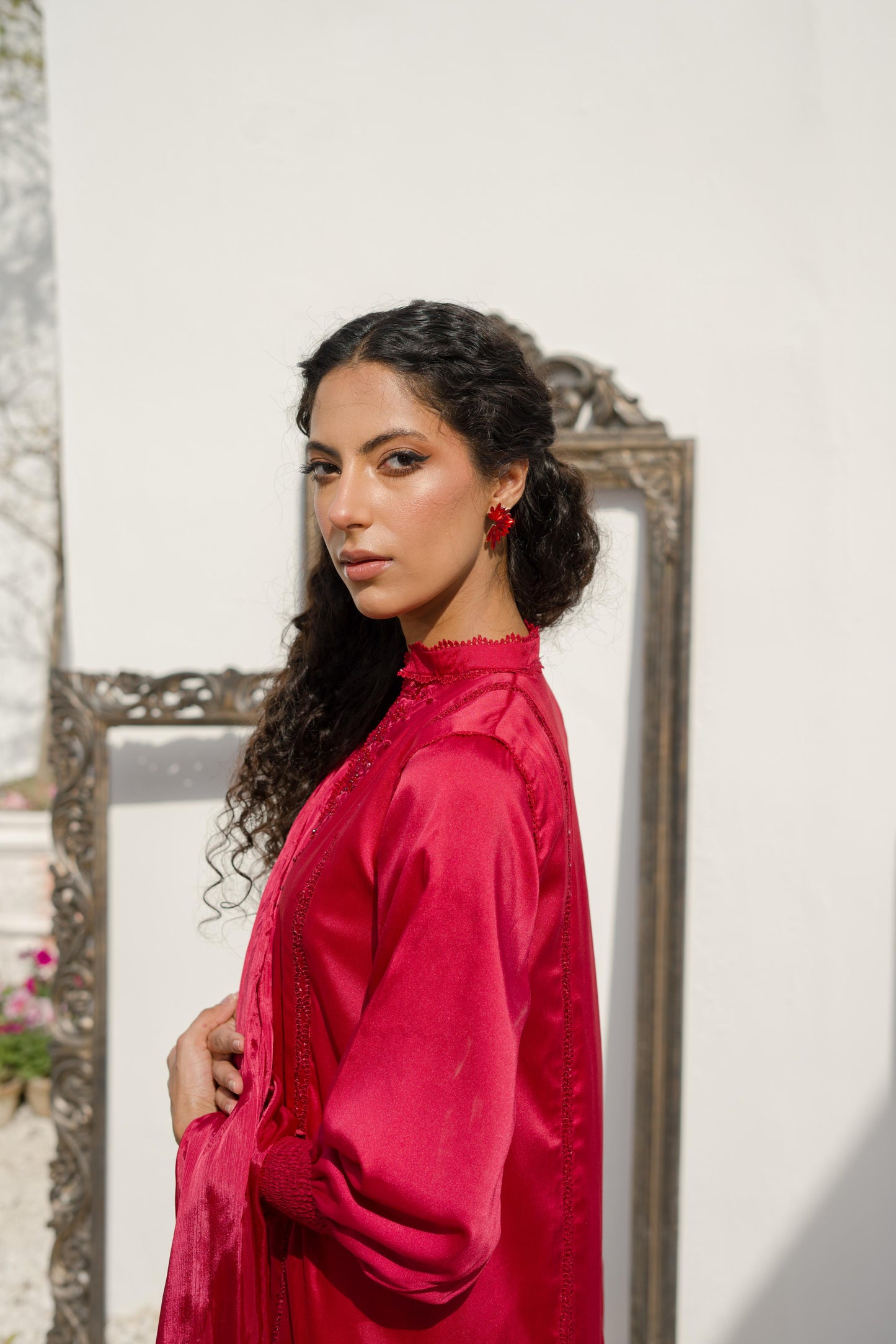 Chemise en soie brodée Navya bordeaux avec pantalon