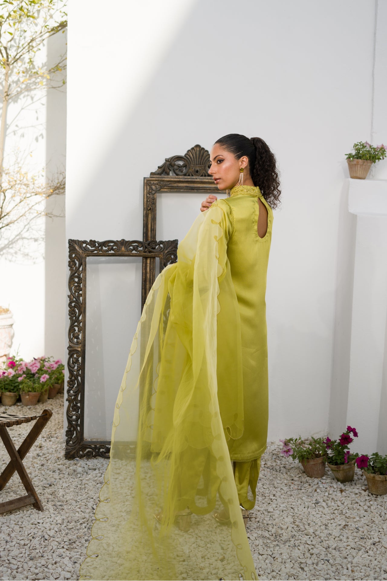 Chemise en soie brodée verte Merina Sab avec pantalon